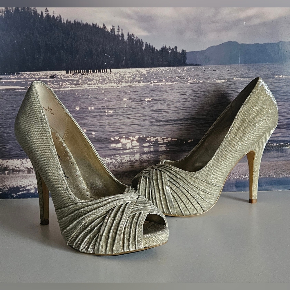 NWOT Lulu Townsend Platform Stilettos